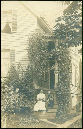 Gift of the estate of Amy Tatro, 2006.49.128  © 2011 The Connecticut Historical Society.