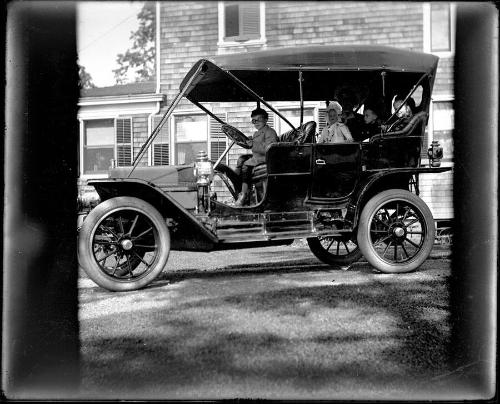 Gift of Mrs. Byard Williams, 1988.133.76  © 2013 The Connecticut Historical Society.