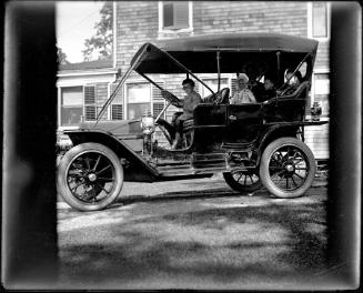 Gift of Mrs. Byard Williams, 1988.133.76  © 2013 The Connecticut Historical Society.