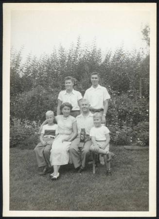 Gift of the estate of M. Allen Swift, 2006.91.34  © 2009 The Connecticut Historical Society.