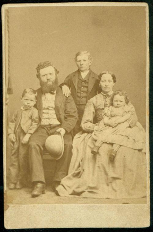 Gift of the estate of Amy Tatro, 2006.49.95  © 2009 The Connecticut Historical Society.