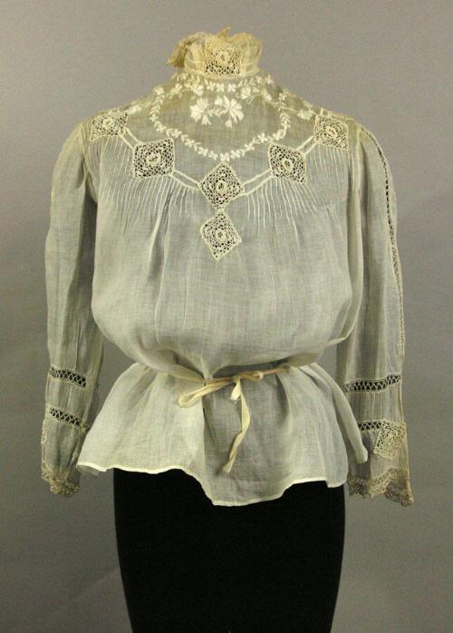 Gift of Frances MacNaught, 1977.114.3  © 2011 The Connecticut Historical Society.