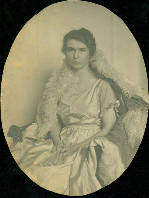 Gift of Mary April Blackburn Hill, 2010.459.7  © 2011 The Connecticut Historical Society.