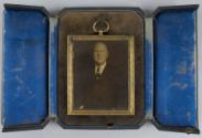 Gift of Blaine Butler,  2004.124.6a,b   © 2013 The Connecticut Historical Society.