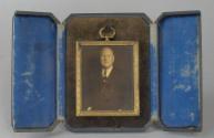 Gift of Blaine Butler,  2004.124.6ab   © 2013 The Connecticut Historical Society.