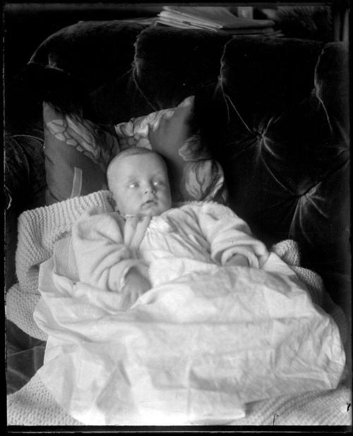 Gift of Mrs. Byard Williams, 1988.133.225  © 2013 The Connecticut Historical Society.