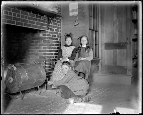 Gift of Mrs. Byard Williams, 1988.133.83  © 2013 The Connecticut Historical Society.