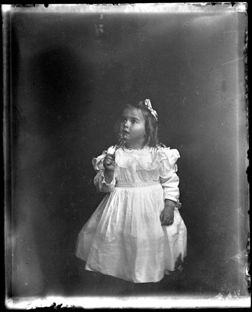 Gift of Mrs. Byard Williams, 1988.133.133  © 2013 The Connecticut Historical Society.