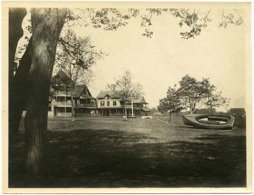 Gift of Jeanine Guerette, 2004.138.12  © 2014 The Connecticut Historical Society.