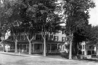 Gift of Margaret G. Giles 2015.87.993 © 2016 The Connecticut Historical Society.