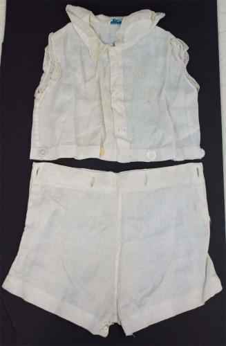 Gift of Marilyn Steele, 2015.109.1a-b © 2016 The Connecticut Historical Society.
