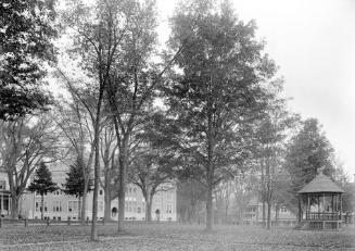 Gift of Margaret G. Giles 2015.87.1943 © 2016 The Connecticut Historical Society.
