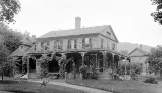 Gift of Margaret G. Giles 2015.87.1970 © 2016 The Connecticut Historical Society.