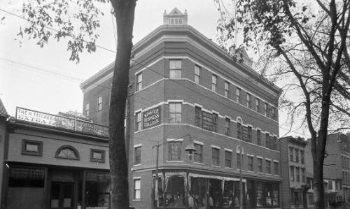 Gift of Margaret G. Giles 2015.87.2394 © 2016 The Connecticut Historical Society.