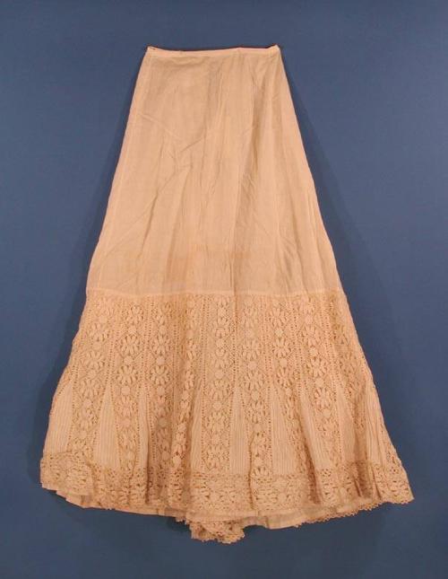 Gift of Margaret Brockway Ofslager, 1978.45.35  © 2003 The Connecticut Historical Society.