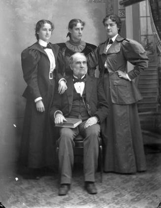 Gift of Margaret G. Giles 2015.87.3668 © 2016 The Connecticut Historical Society.