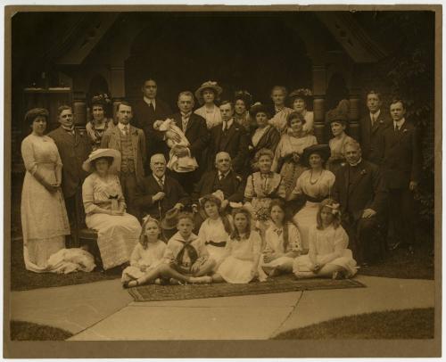 Gift of Martha Dewing, 2015.173.140a-b, Connecticut Historical Society, Copyright Undetermined