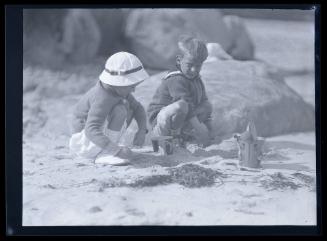 Gift of Mrs. Byard Williams, 1988.133.402, Connecticut Historical Society, Copyright Undetermin…