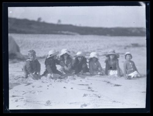 Gift of Mrs. Byard Williams, 1988.133.406, Connecticut Historical Society, Copyright Undetermin…