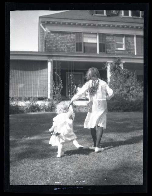 Gift of Mrs. Byard Williams, 1988.133.427, Connecticut Historical Society, Copyright Undetermin…