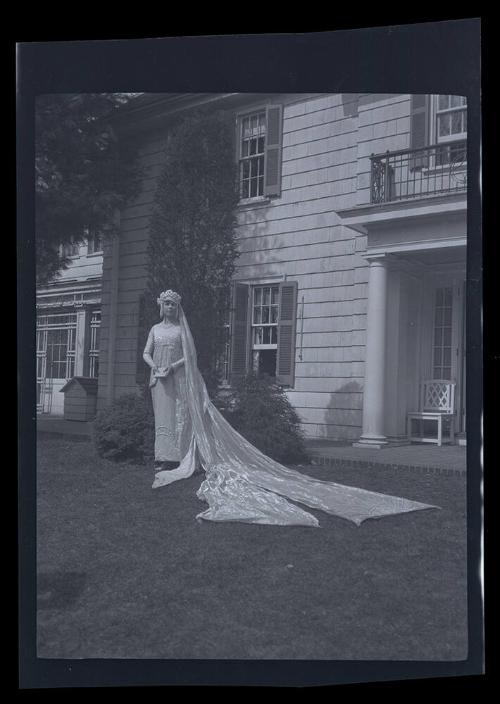 Gift of Mrs. Byard Williams, 1988.133.528, Connecticut Historical Society, Copyright Undetermin…