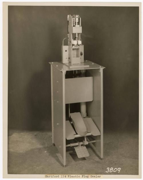 Gift of Carole Hornik and Sharon Cantone, 2023.44.27, Connecticut Museum of Culture and History…