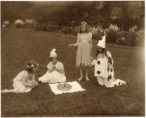 Gift of Mrs. Byard Williams, 1988.85.126, Connecticut Museum of Culture and History, Copyright …
