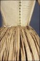 Detail of the back, at the waist